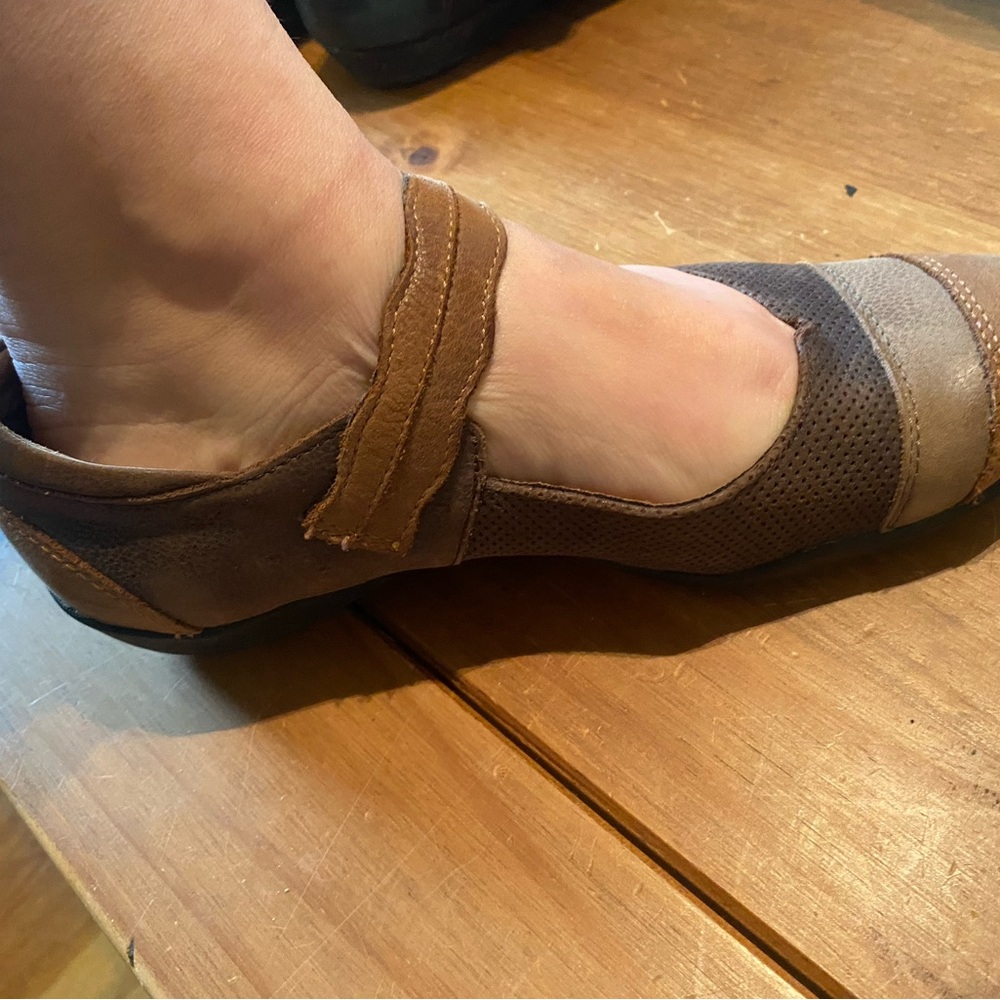 Taos Footwear Brown Tan Mary Jane Strap Flats - Picture 3 of 4